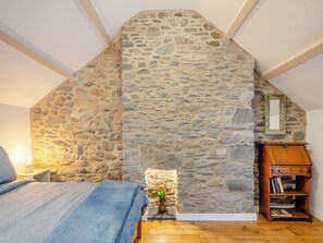 2 bedrooms, free WiFi, bed sheets - 2 bedroom accommodation in Llanddewi Brefi, near Tregaron (Llanddewi Brefi, near Tregaron)