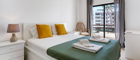 2 dormitorios, tabla de planchar con plancha, wifi gratis y ropa de cama