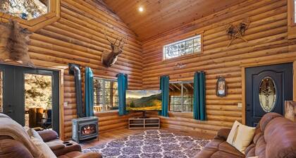 Beautiful Cabin on the HIll - Private, Hot Tub, Pet Friendly