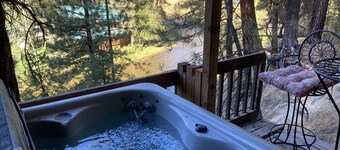 Fabulous Mountain Chalet on the River with All the Amenities you Desire!