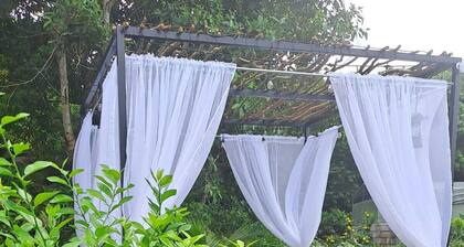 Le Jardin Secret - Maison Ecolo Dans un Verger