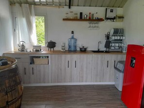Private kitchen - Le Jardin Secret - Maison Ecolo Dans un Verger (Brisée Verdière)