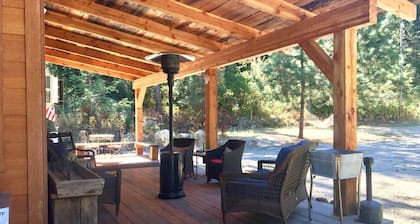 Fabulous ADA Accessible Cabin Nestled int he Pines with Private Hot Tub!