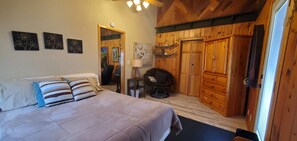 2 bedrooms, WiFi, bed sheets - Awesome Views of the Southfork Payette, Hot Tub and Room to Roam (Garden Valley)