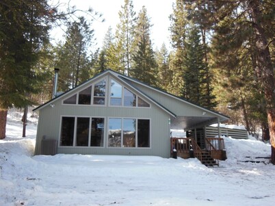 Very Private Cabin Nestled in the Pines with Awesome Views