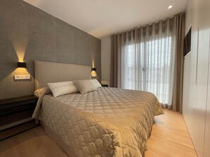 2 bedrooms, in-room safe, soundproofing, iron/ironing board - To complete (Cala Blanca)