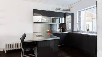 Kaffetrakter/tekoker, kjøleskap, mikrobølgeovn og ovn