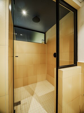 Superior Apartment, 1 King Bed, Kitchen | Bathroom | Shower, rainfall showerhead, hair dryer, towels - The Somos Flats Provenza (Medellín)