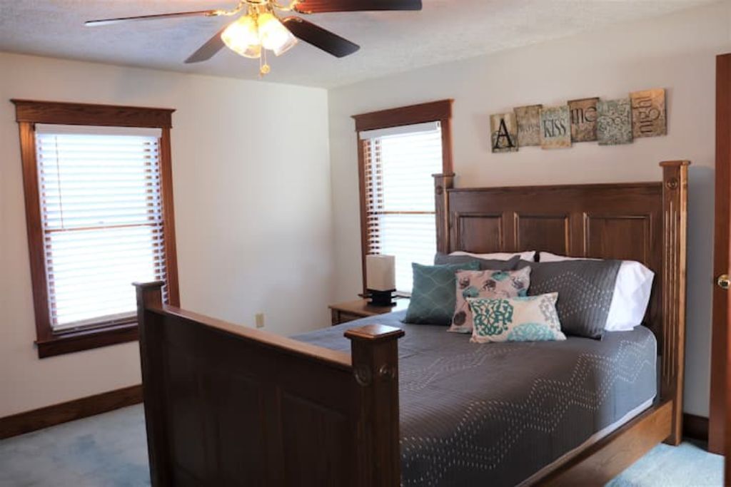 6 habitaciones, escritorio y tabla de planchar con plancha 