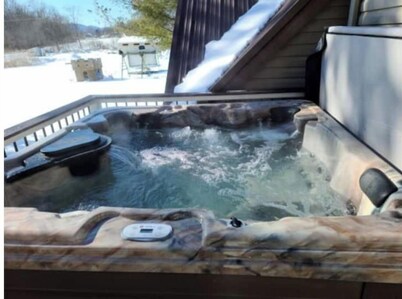 Your summer family retreat- with a hot tub!

