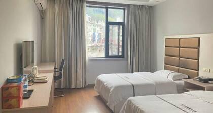 Hongtu Business Hotel