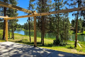 Property grounds - Quaint, riverfront home with woodstove, patio, deck, board games & washer/dryer (Sunriver)