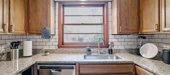 Wonderstruck on Wendover- 20 Mins to Downtown