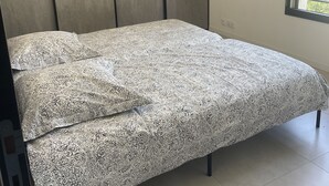 3 bedrooms, iron/ironing board, WiFi (free), bed sheets