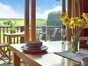 Dining - 3 bedroom accommodation in Porthgain, near St David&rsquo;s (Porthgain, near St David&rsquo;s)
