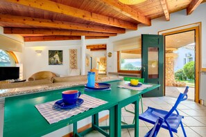 Dining - Holiday Home 'Margherita' with Terrace, Garden & Air Conditioning (Olbia)