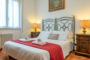 Apartment, Mehrere Betten | 4 Schlafzimmer, kostenloses WLAN, Bettwäsche