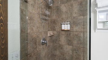 Room, 1 Bedroom | Bathroom