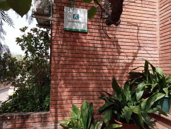 Exterior detail - Holiday Home 'Pinos' with Mountain View, Wi-Fi and Air Conditioning (Siles)