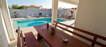 Holiday house Pula for 1 - 8 persons with 3 bedrooms - Holiday house