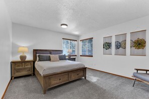 2 bedrooms, travel cot, free WiFi, bed sheets