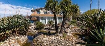 Holiday Home "Gîte Complet à la Maison Mosaïc" with Shared Pool & Wi-Fi