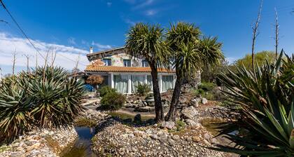 Holiday Home "Gîte Complet à la Maison Mosaïc" with Shared Pool & Wi-Fi