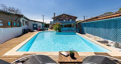 Holiday Home "Gîte Complet à la Maison Mosaïc" with Shared Pool & Wi-Fi