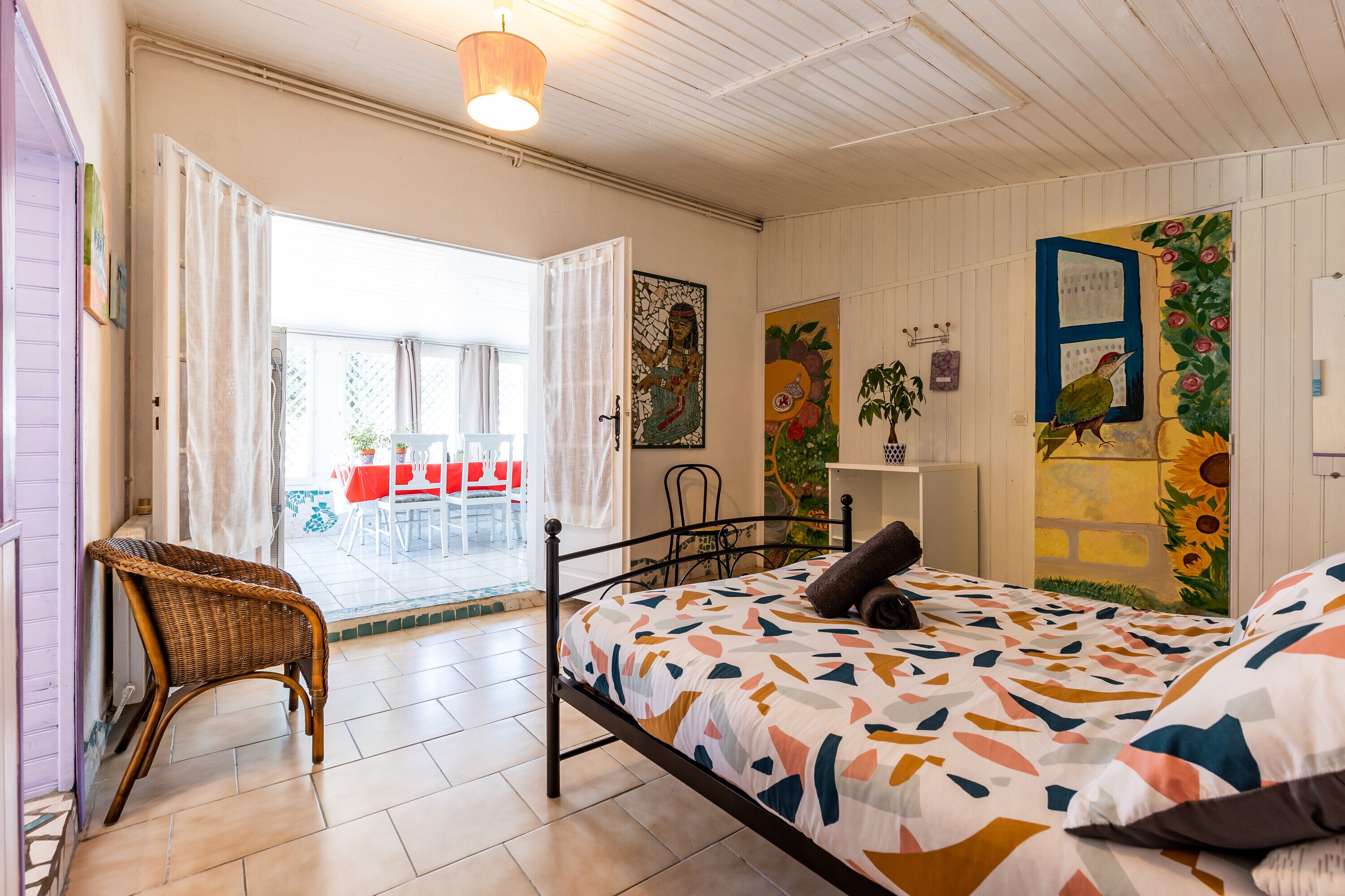 6 bedrooms, free WiFi, bed sheets