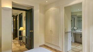 A hotel room with a bed, wardrobe, and a bathroom visible through an open door. - Holiday Home 'Josi' with Shared Pool, Private Terrace and Wi-Fi (Navata)