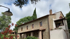 A stone building with a tiled roof, a satellite dish, and a small balcony with flowers. - Farmhouse "Parulia Country House - Gea" with Shared Pool, Shared Terrace & Wi-Fi (Molin Nuovo)