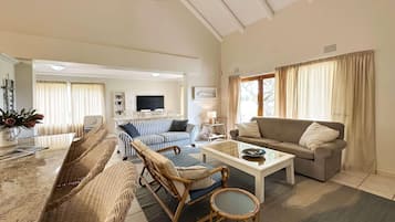 Una Smart TV, un reproductor de DVD