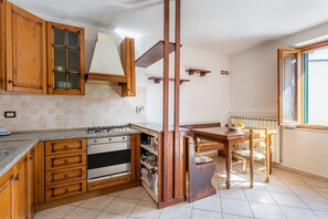 Kühlschrank, Ofen, Herdplatte, Geschirrspüler