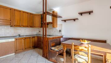 Kühlschrank, Ofen, Herdplatte, Geschirrspüler