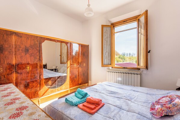 2 dormitorios, tabla de planchar con plancha, wifi gratis y ropa de cama