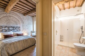 淋浴设施、吹风机、毛巾