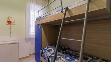 2 bedrooms, iron/ironing board, free WiFi, bed sheets