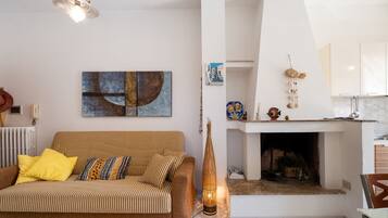 TV, caminetto, impianto stereo