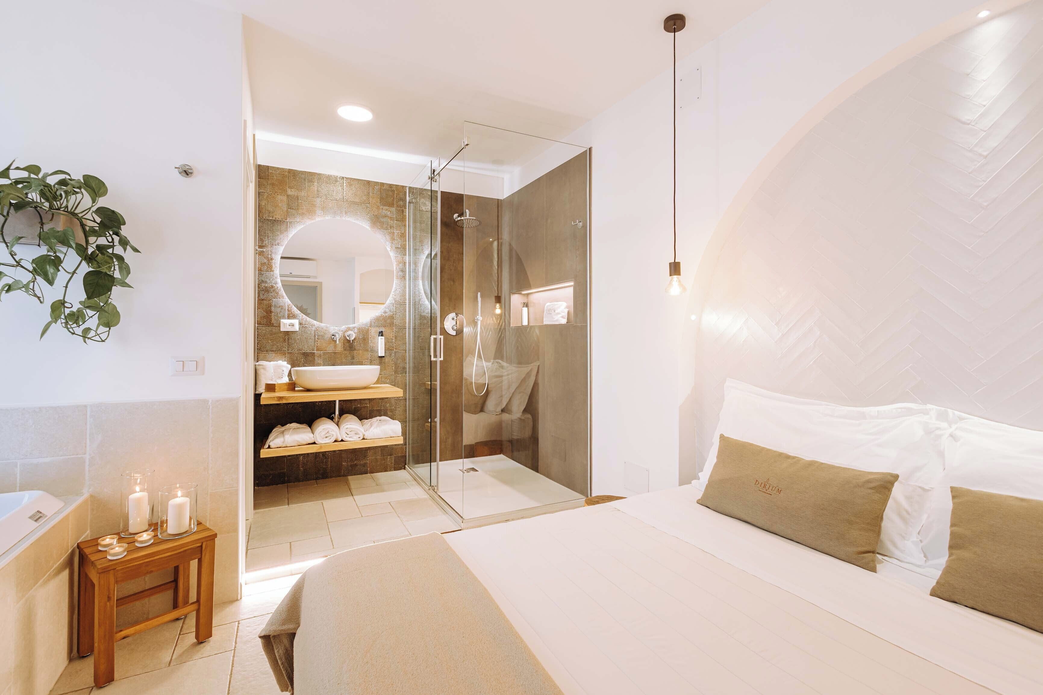 DOUBLE ROOM WITH HOT TUB | Bathroom | Separate tub and shower, jetted tub, rainfall showerhead