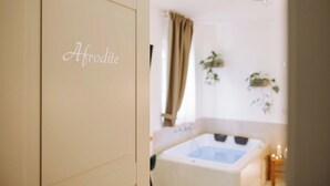 DOUBLE ROOM WITH HOT TUB