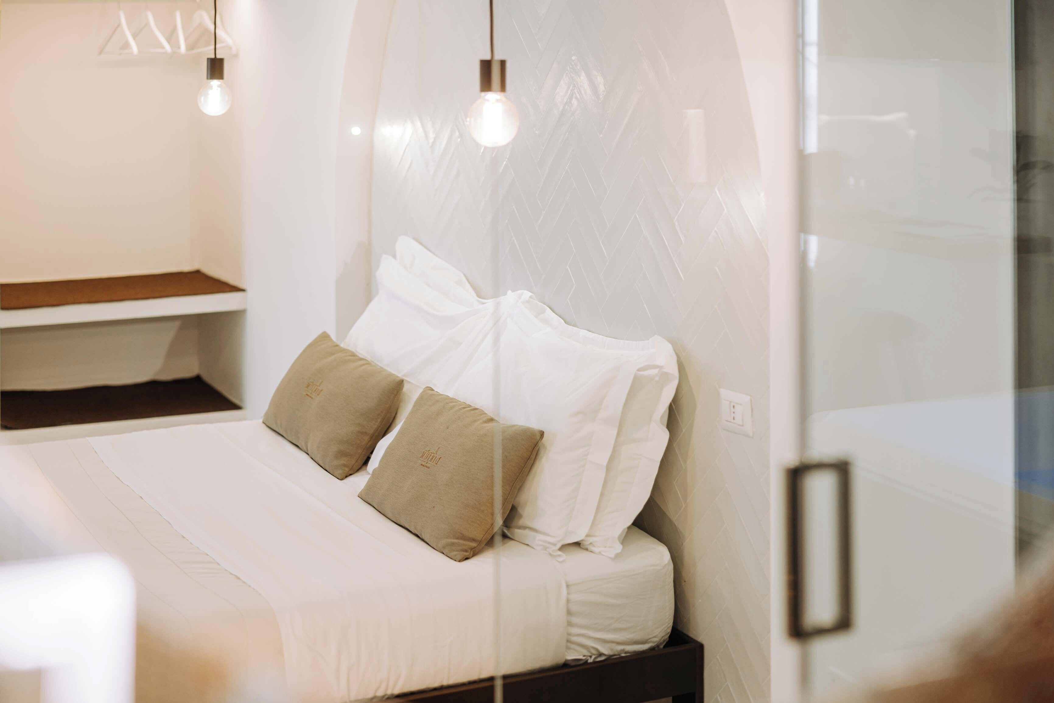 DOUBLE ROOM WITH HOT TUB | 迷你吧、办公桌、遮光窗帘、隔音