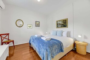 3 habitaciones, tabla de planchar con plancha, cuna de viaje y wifi