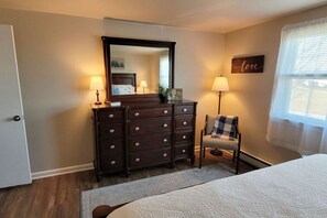 مكتب ومكواة/لوح كي وسرير سفر وواي فاي مجانًا