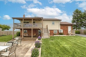 Exterior - Beautiful Home with Stunning Views in Lancaster (Paradise)