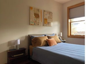 2 bedrooms, desk, iron/ironing board, travel cot