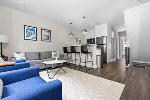 TV - Downtown TC Condo With Rooftop (Traverse City)