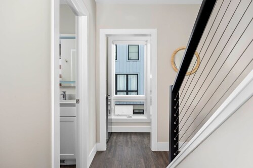 Rooftop Condo w/ West Bay Views + Walk Downtown TC