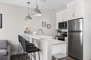 Fridge, microwave, oven, stovetop - Downtown TC Condo With Rooftop (Traverse City)