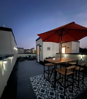 Outdoor dining - Downtown TC Condo With Rooftop (Traverse City)