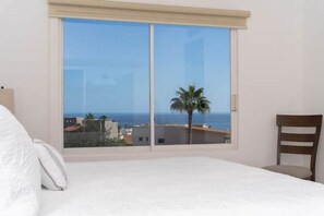 3 habitaciones, escritorio, tabla de planchar con plancha y wifi gratis 